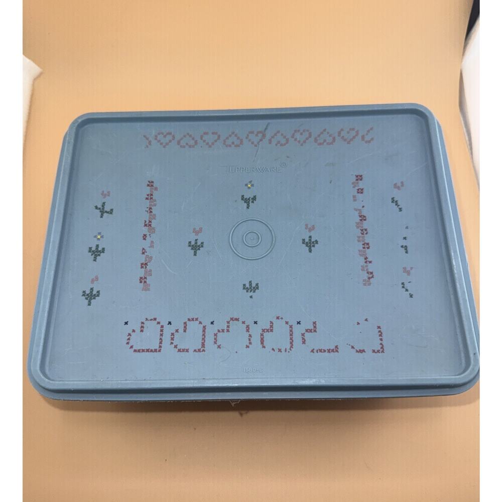 VINTAGE ~ TUPPERWARE ~ CRAFT BOX WITH REMOVABLE TRAY-hearts/ Blue